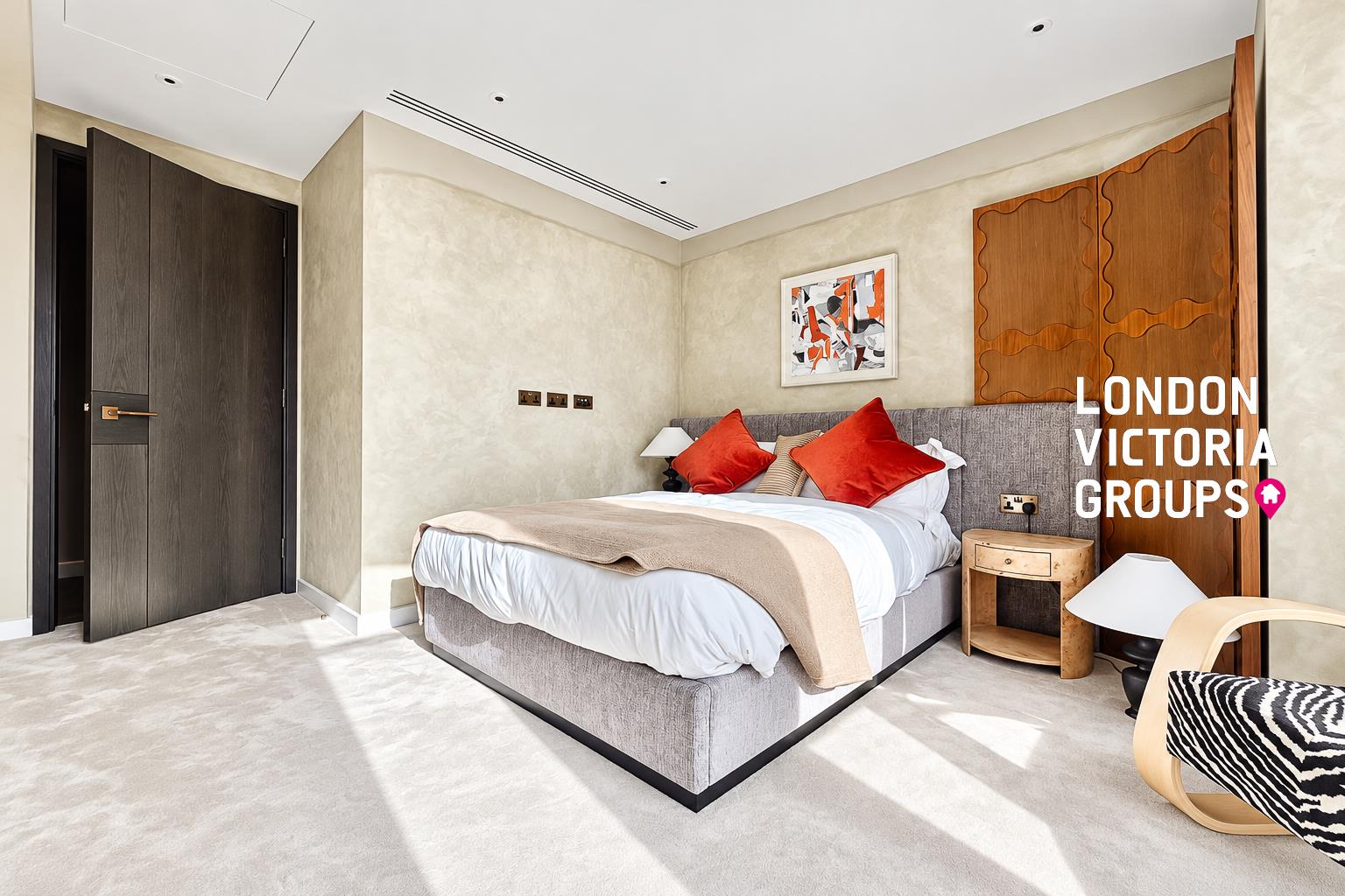 8 Carnation Way, LONDON